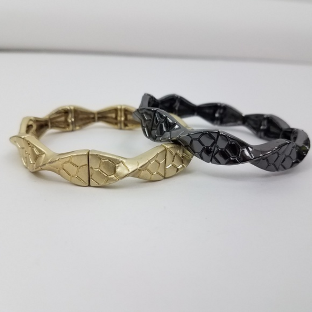 Lot of 2 Bracelets Gold Tone‎ Black Gunmeta…